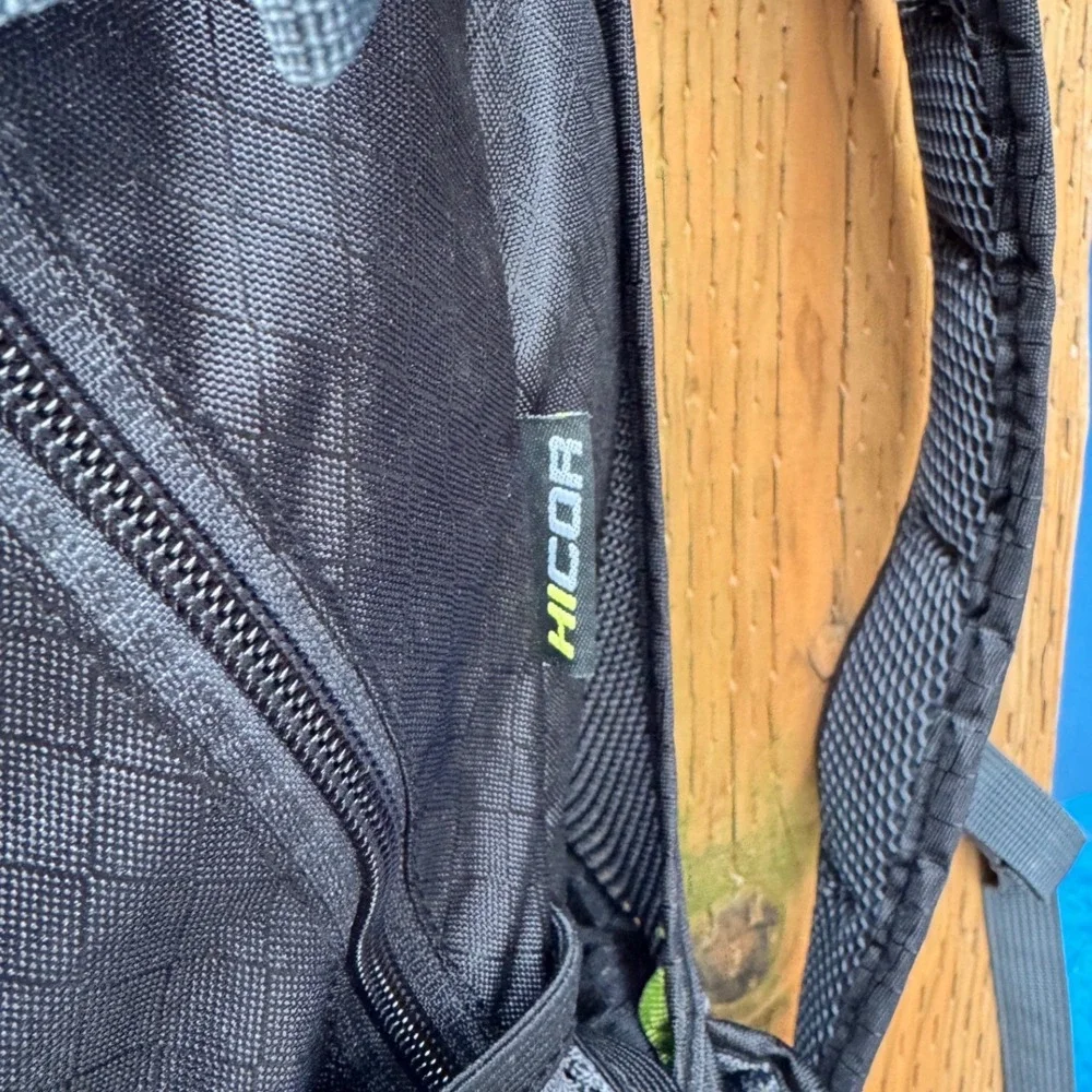 Pinguin Air 33 Hiking‎ Backpack Black Grey Ripstop H2O Hydration Daypack HICOR